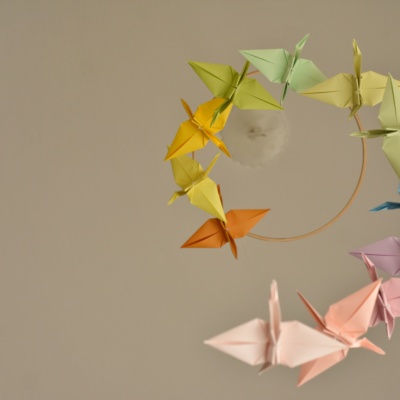 Στριφογυριστό crane origami mobile