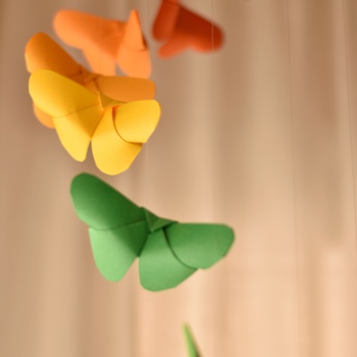 Στριφογυριστό origami mobile με πεταλούδες