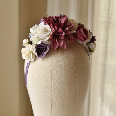 στέκα με μωβ λουλούδια