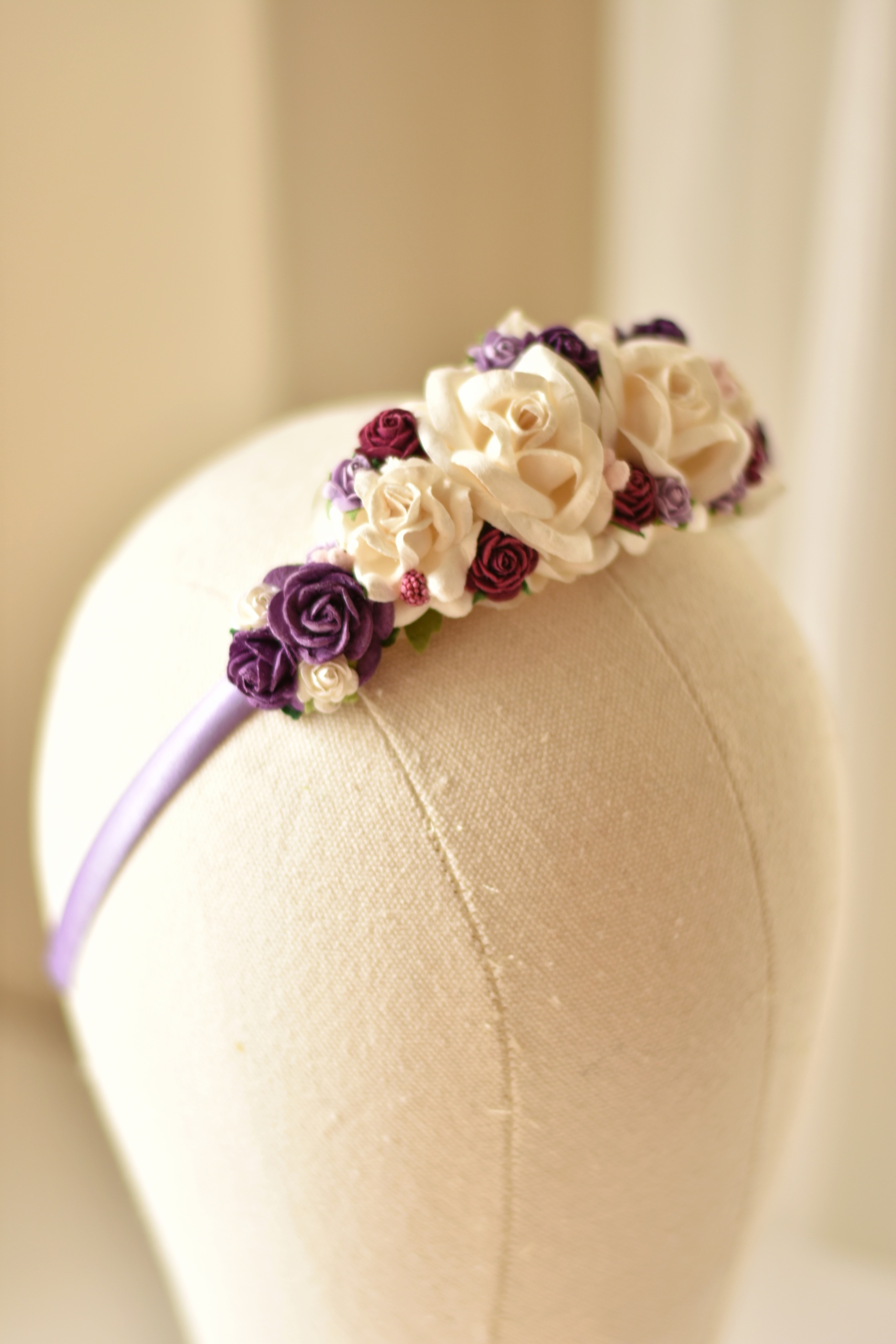 Στέκα για τα μαλλιά με μωβ μικρά λουλουδάκια