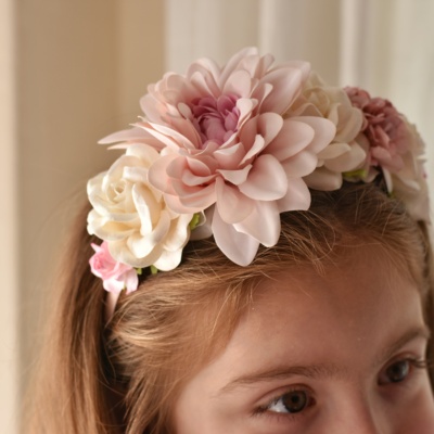 στέκα με ροζ λουλούδια