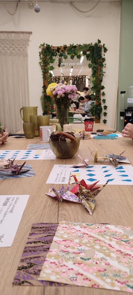 στιγμές από το workshop που φτιάξαμε orgami mobile