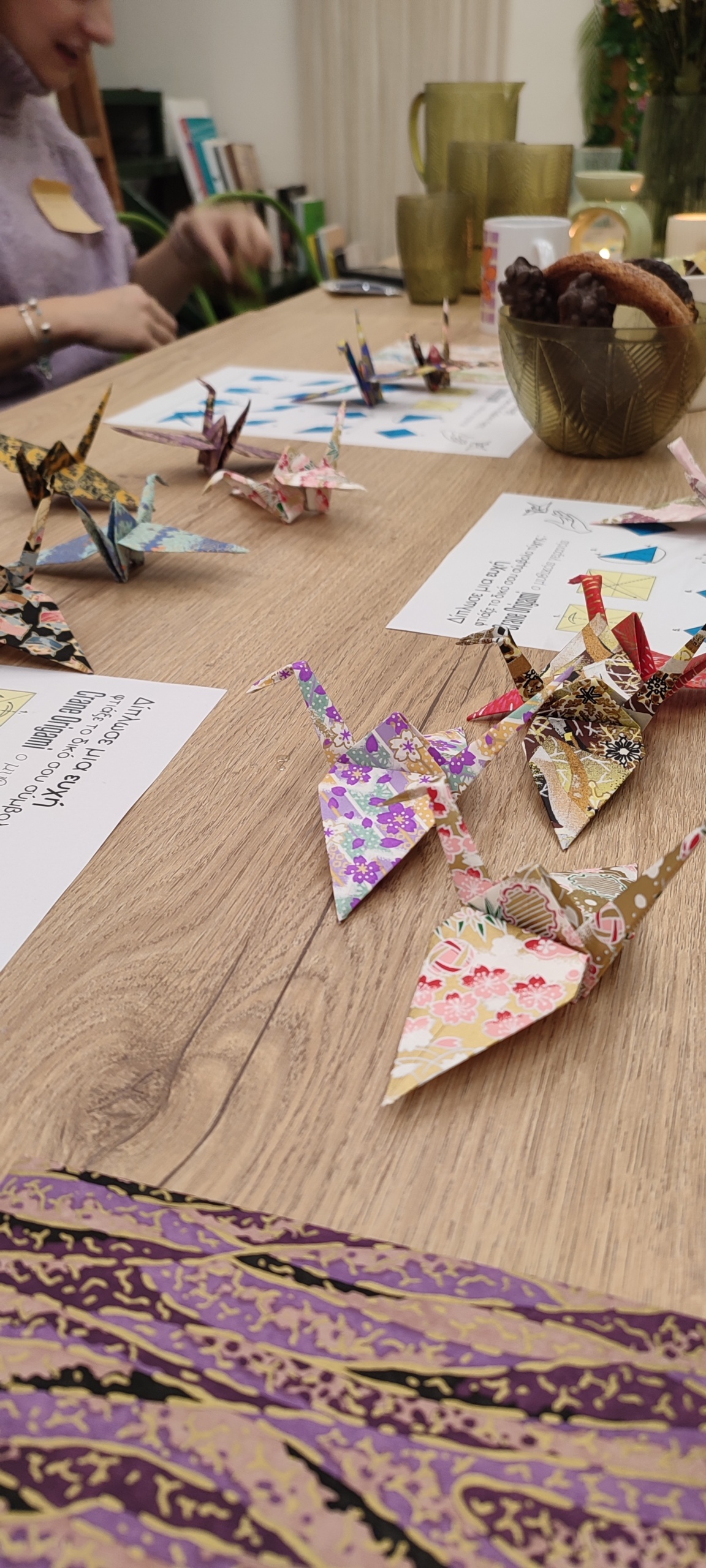 στιγμές από το workshop που φτιάξαμε orgami mobile