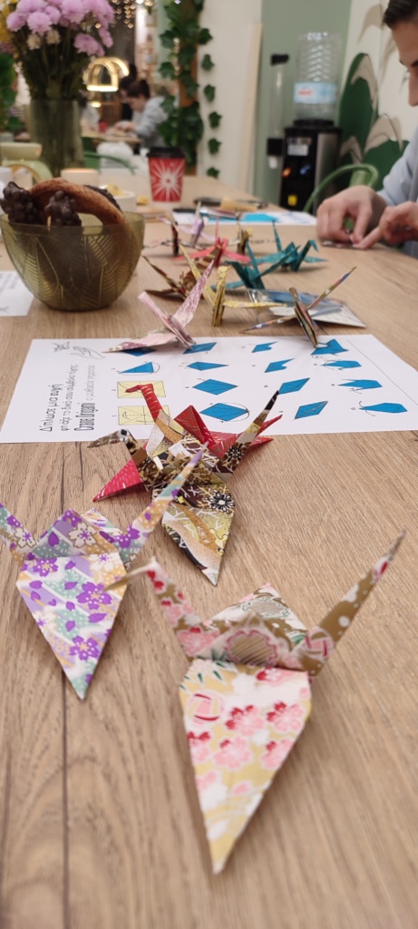 στιγμές από το workshop που φτιάξαμε orgami mobile