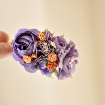 κλιπ μαλλιών σε μωβ αποχρώσεις