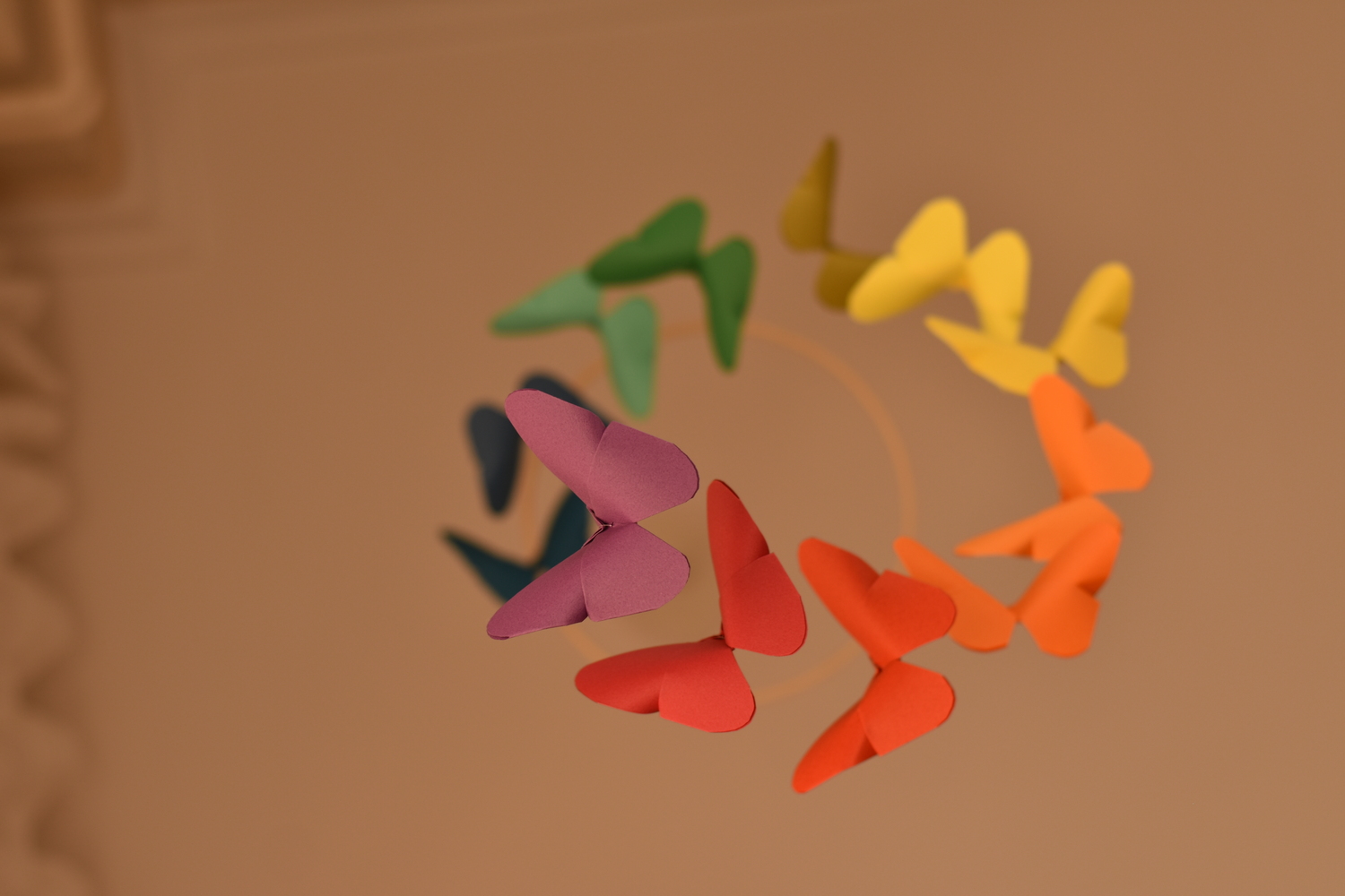 rainbow baby mobile με πεταλούδες σε πολύχρωμες αποχρώσεις